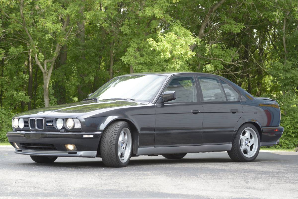 E34 BMW M5 V12